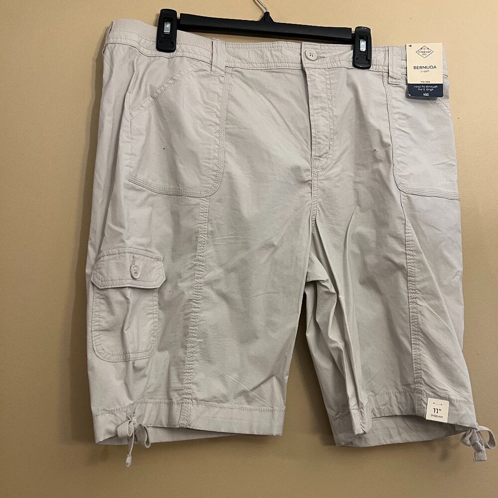 Saint John's Bay Women's Bermuda Mid Rise, Cream SZ 18